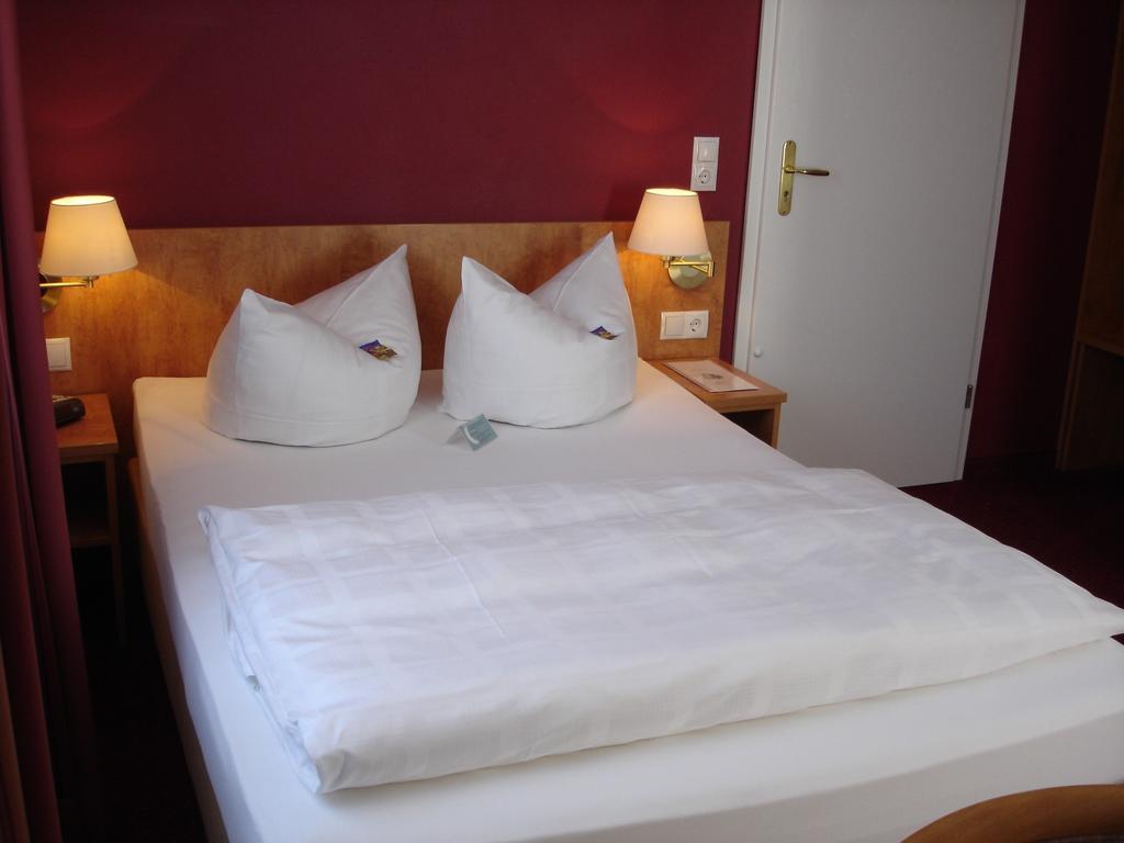 Hotel Central Neu-Isenburg Zimmer foto